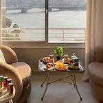 Luxury 5-Star Nile View Apartment - Prime Cairo Location