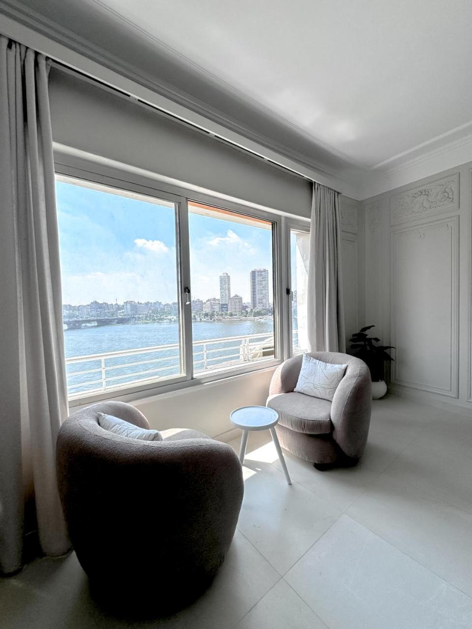 Luxury 5-star Nile View - Prime Location Cairo