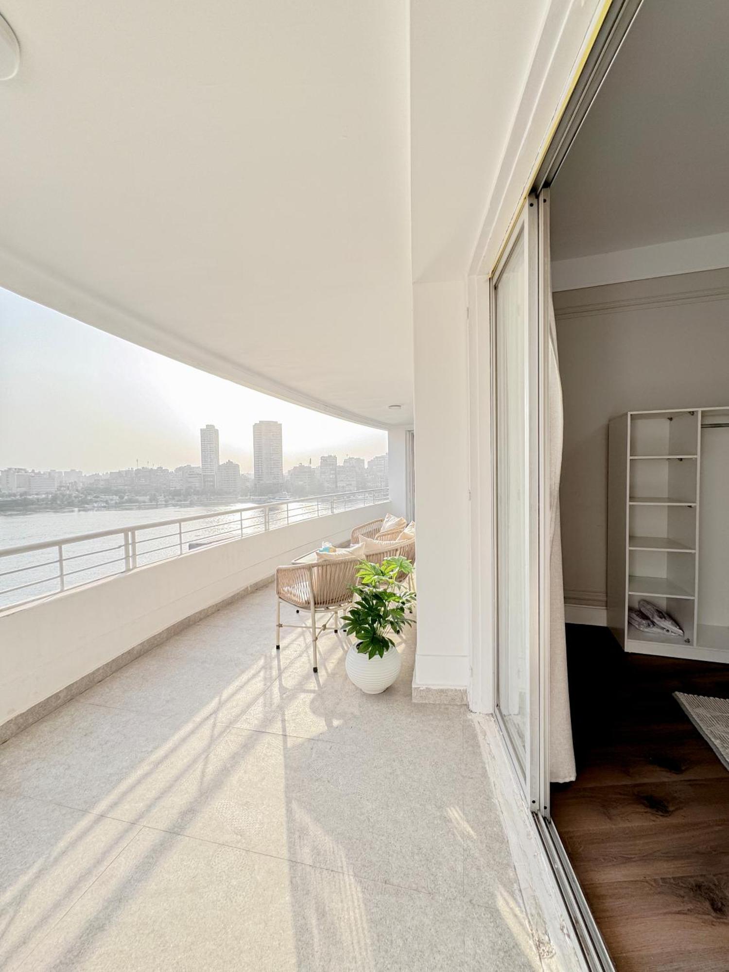 Luxury 5-star Nile View - Prime Location Apartment Cairo