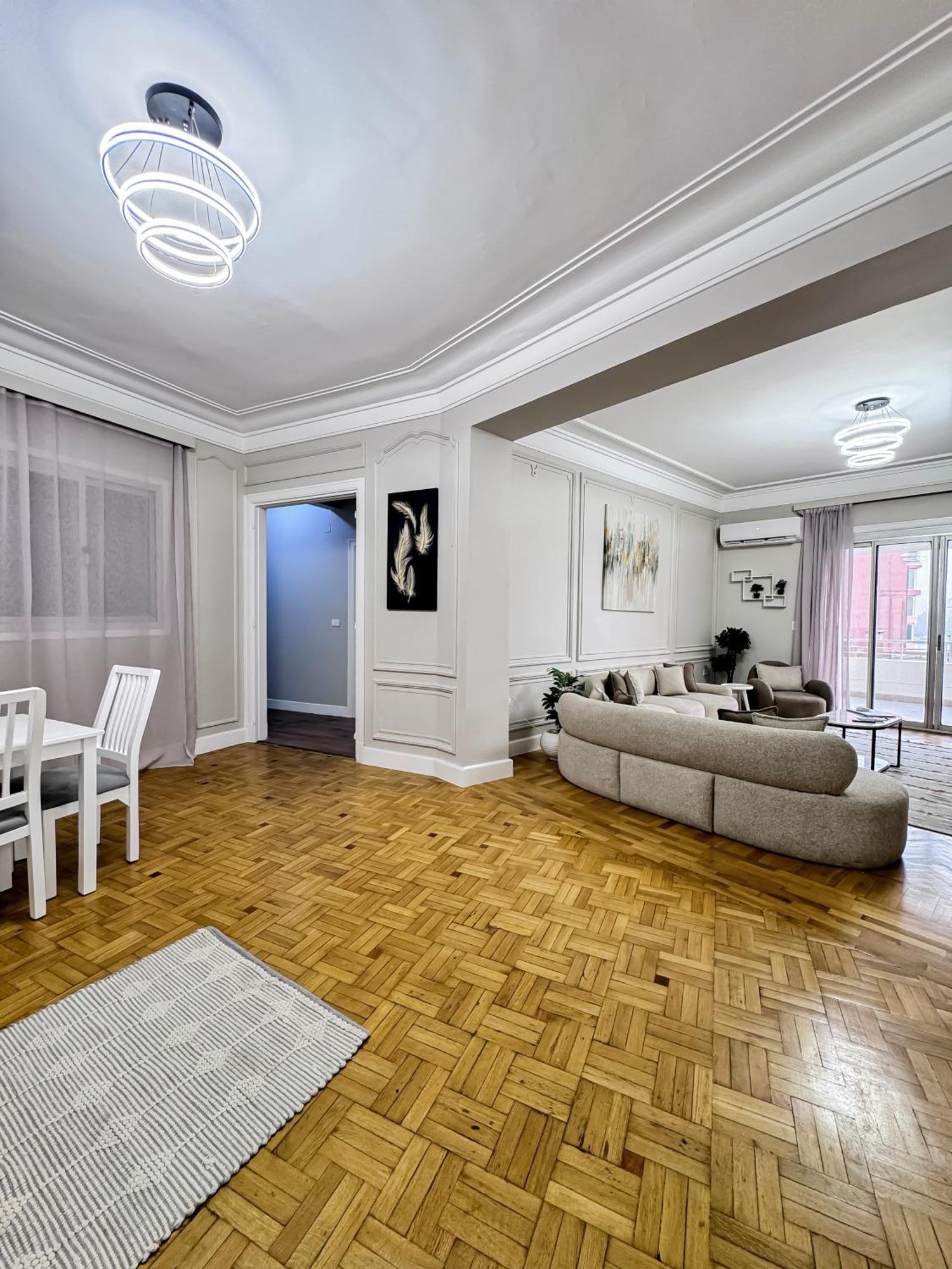 Luxury 5-star Nile View - Prime Location Apartment