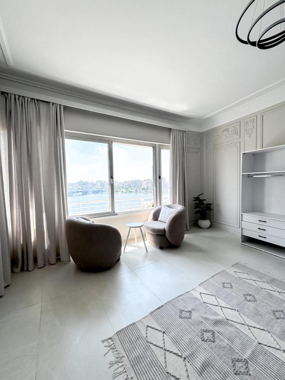 Luxury 5-star Nile View - Prime Location Cairo