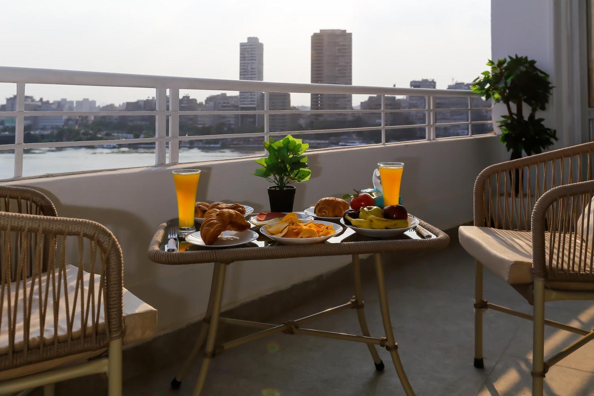 Luxury 5-star Nile View - Prime Location * Cairo
