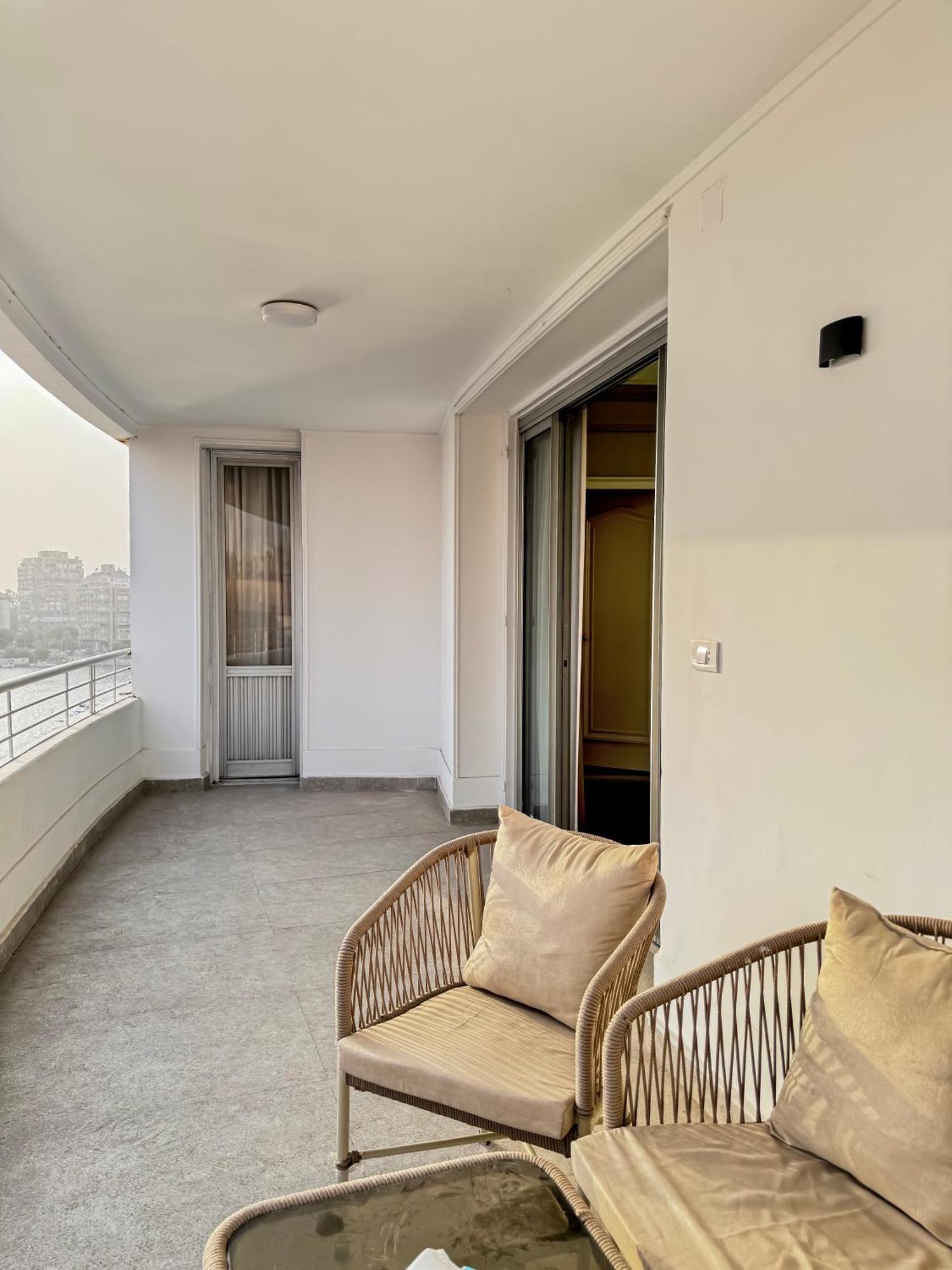Luxury 5-star Nile View - Prime Location Apartment Cairo