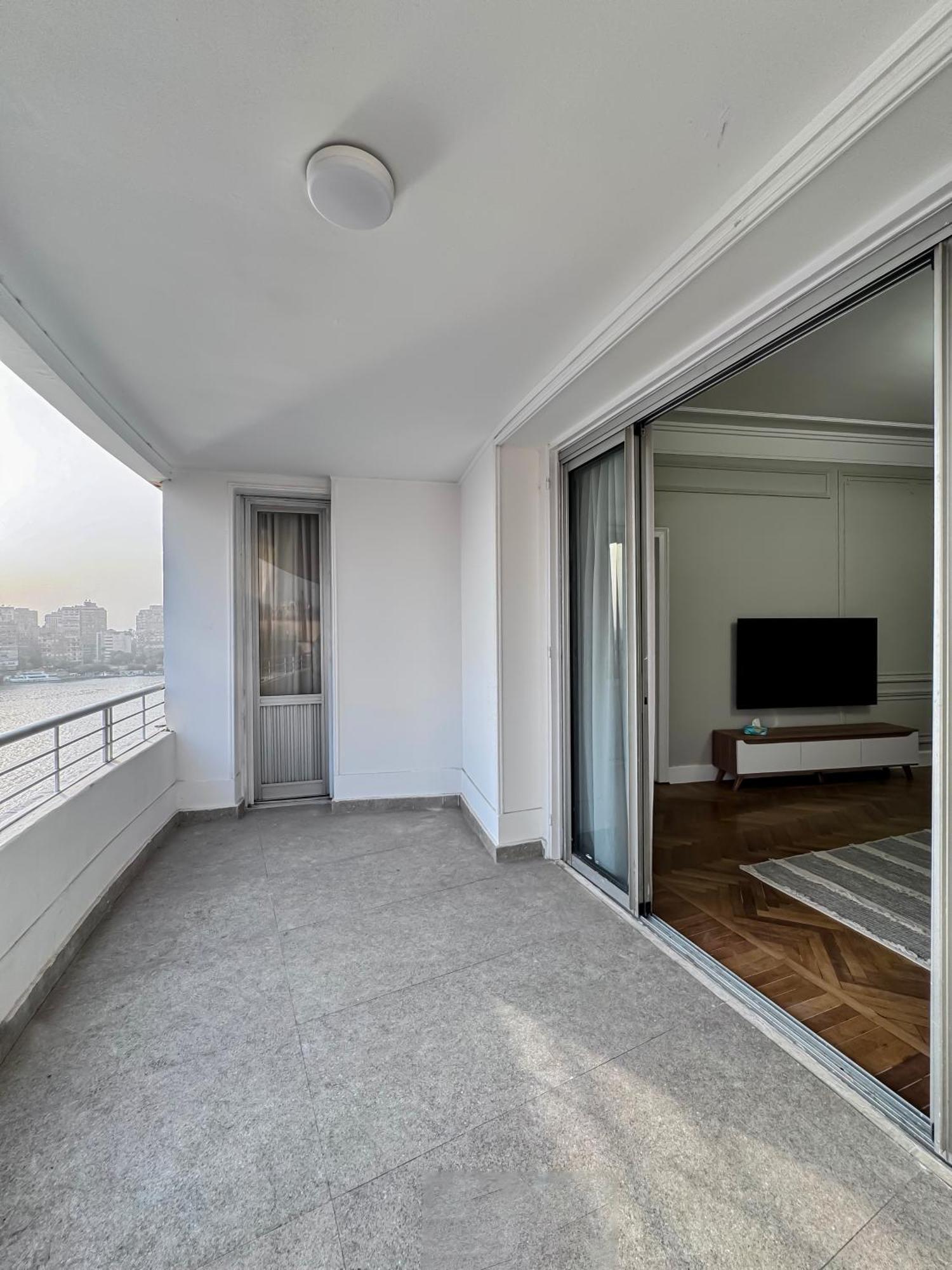 Apartment Luxury 5-star Nile View - Prime Location Cairo
