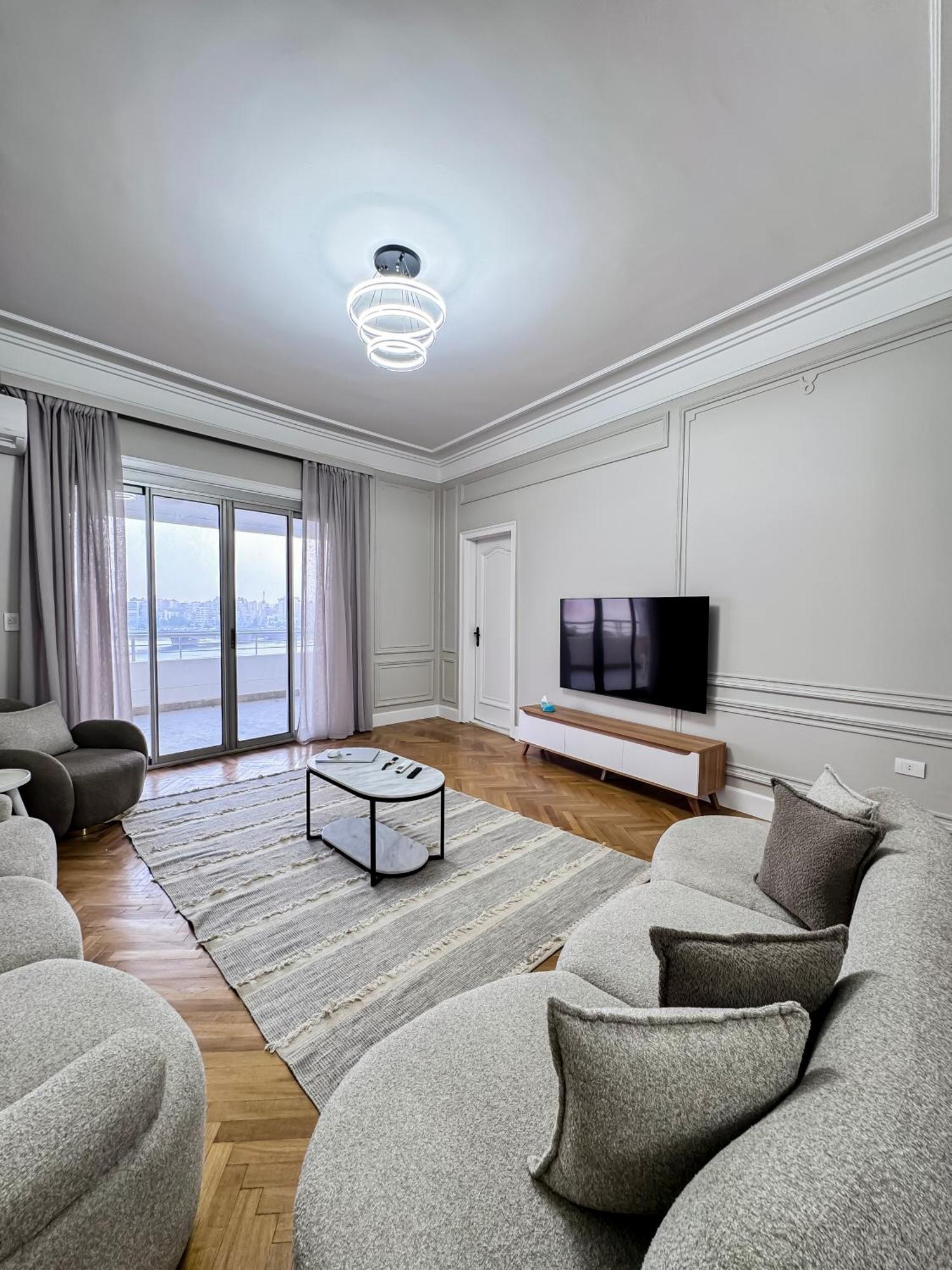 Luxury 5-star Nile View - Prime Location *