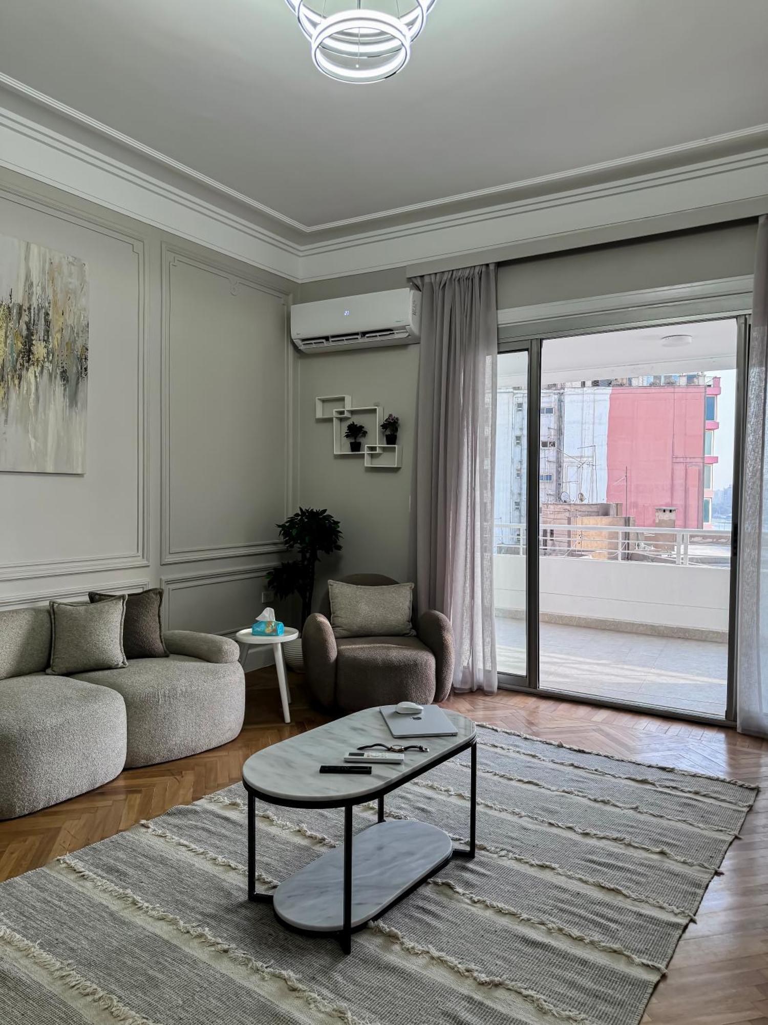 Luxury 5-star Nile View - Prime Location Cairo