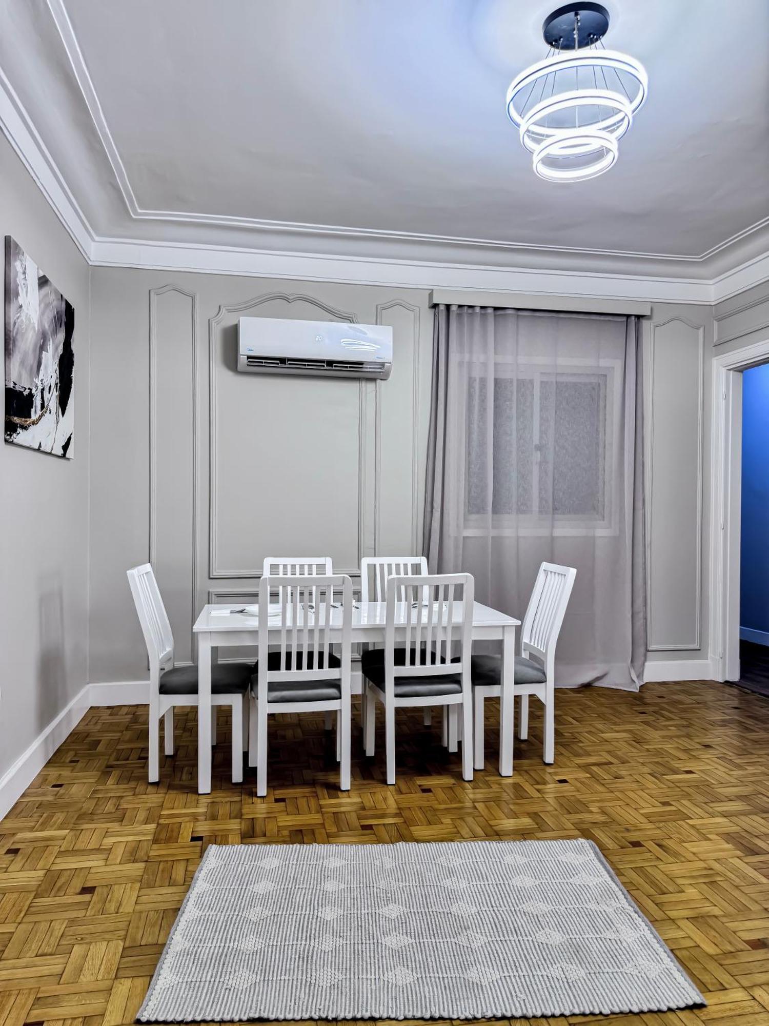 Luxury 5-star Nile View - Prime Location Apartment Cairo