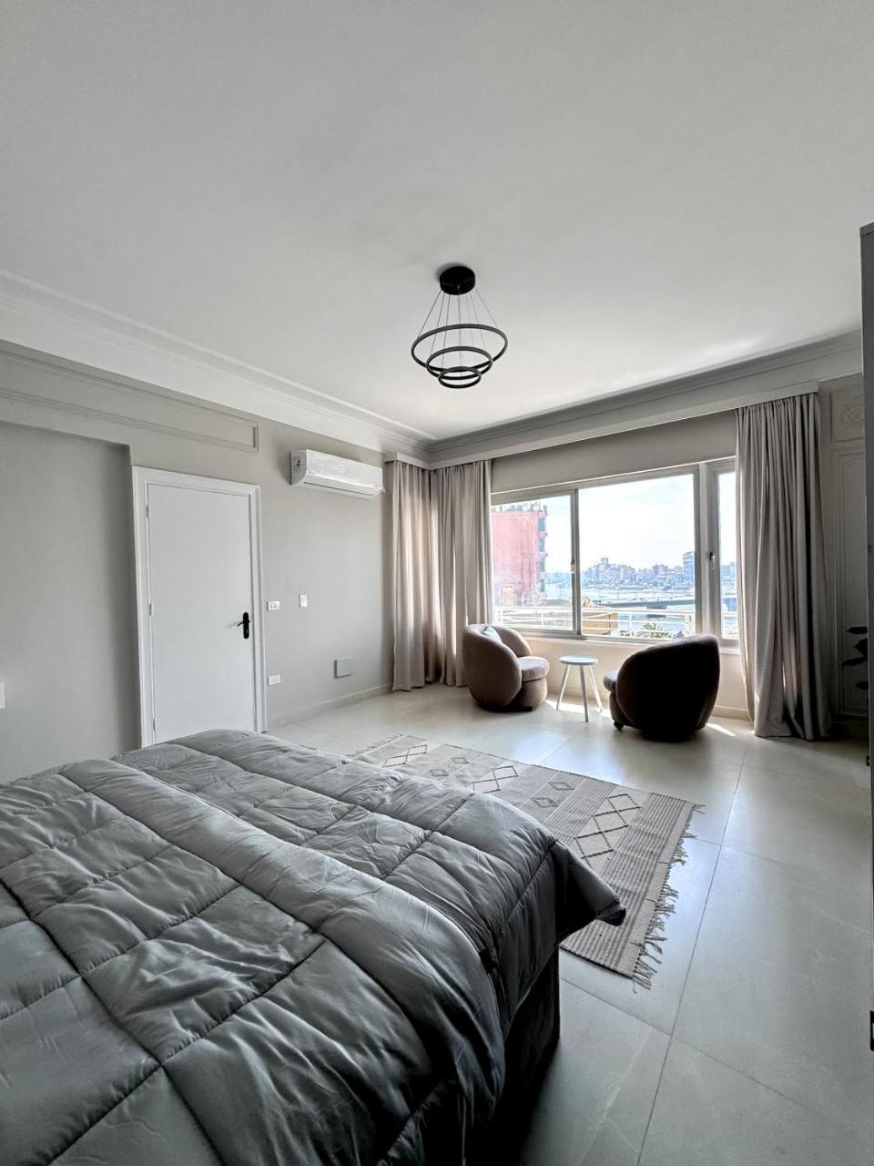 Luxury 5-star Nile View - Prime Location Apartment Cairo