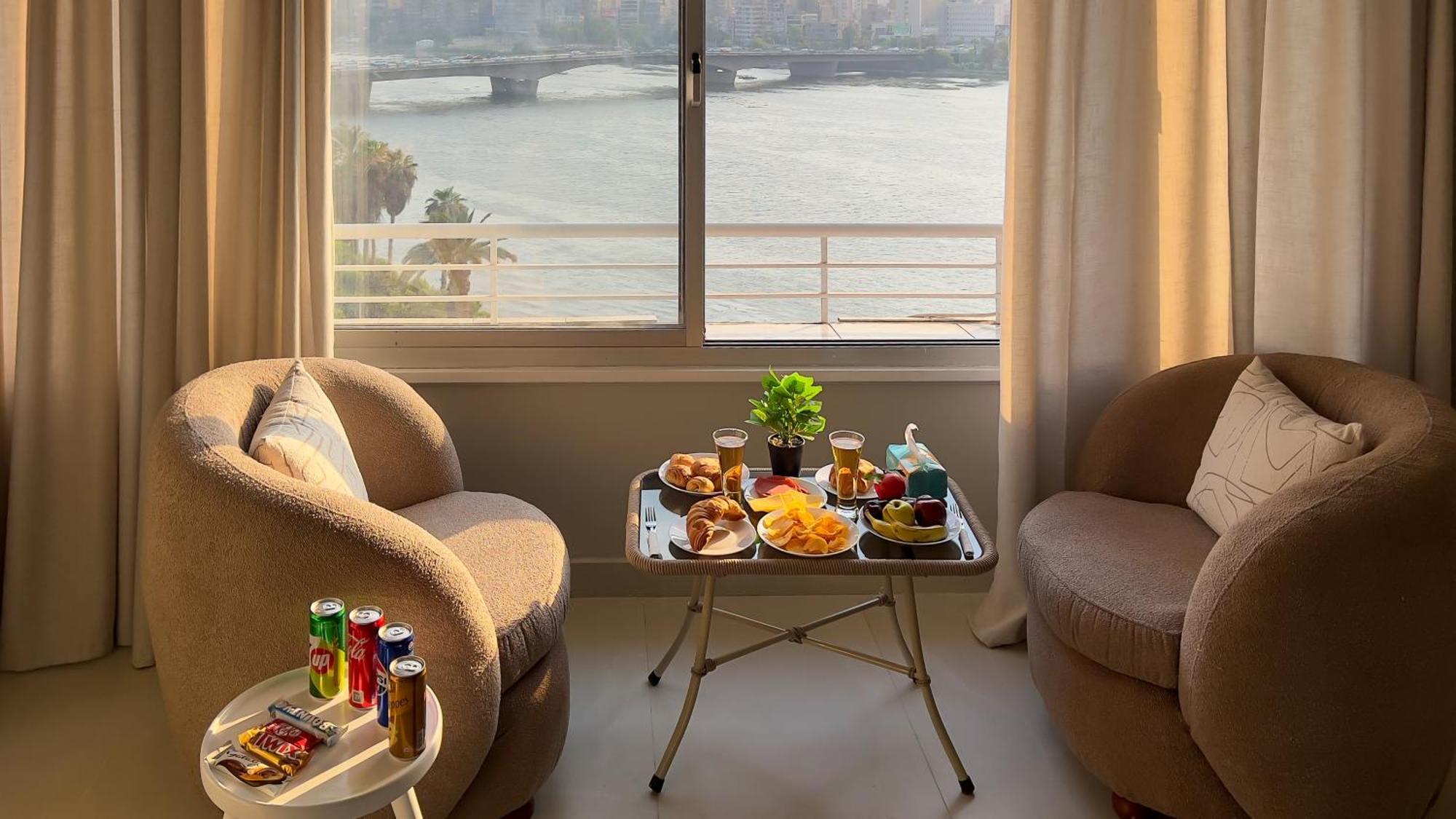 Luxury 5-star Nile View - Prime Location Apartment *