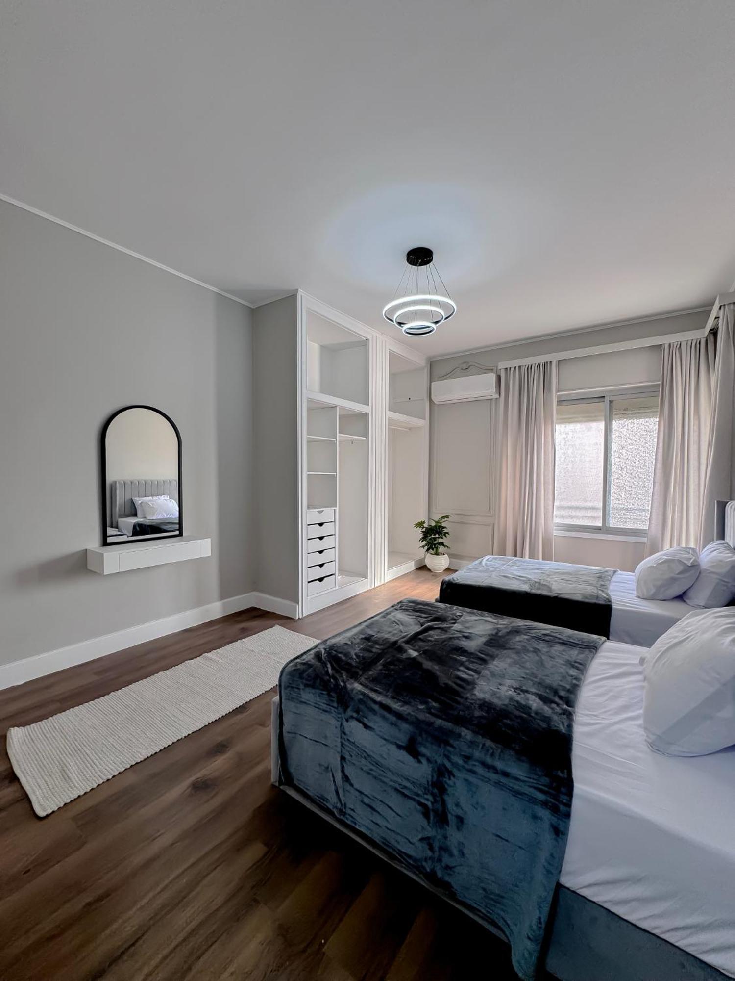 Luxury 5-star Nile View - Prime Location * Cairo
