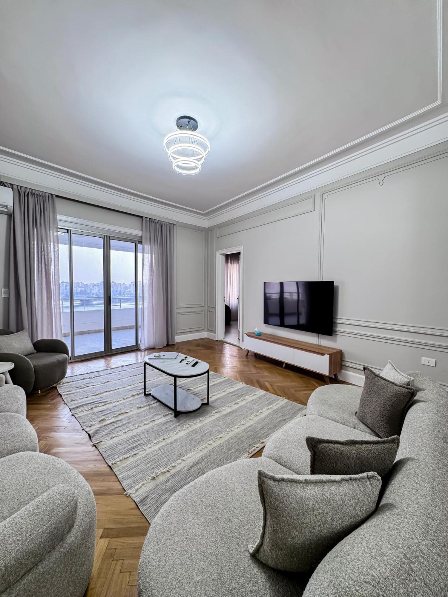 Luxury 5-star Nile View - Prime Location *
