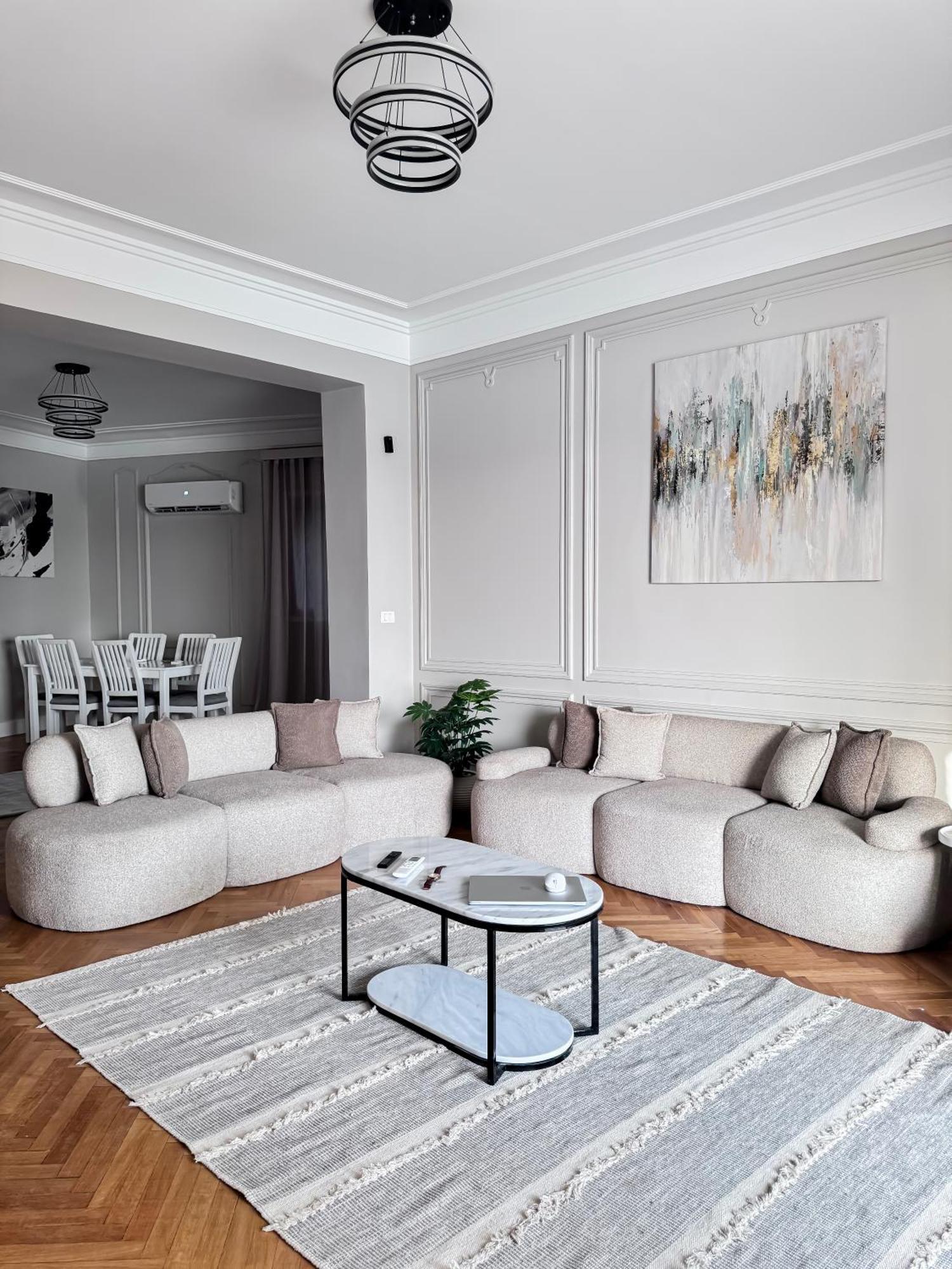 Luxury 5-star Nile View - Prime Location Apartment