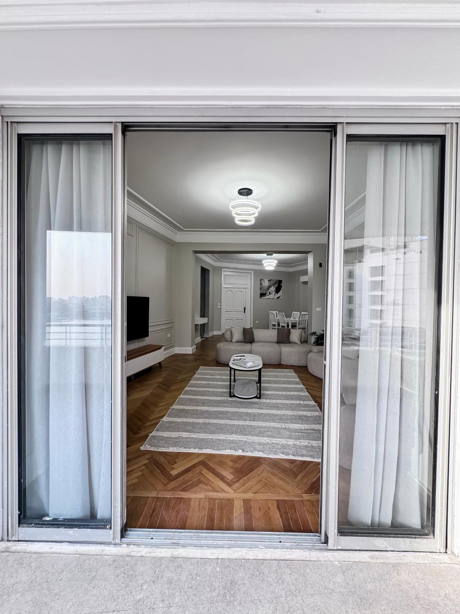 Apartment Luxury 5-star Nile View - Prime Location