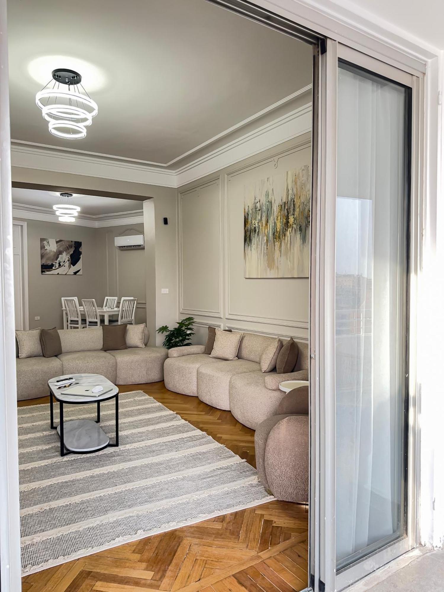 Luxury 5-star Nile View - Prime Location Apartment Cairo