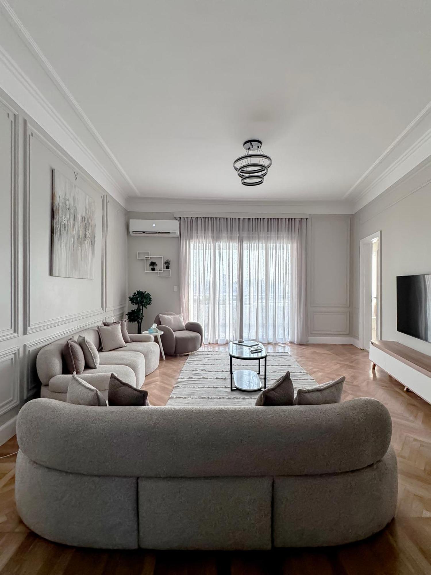 Luxury 5-star Nile View - Prime Location * Cairo